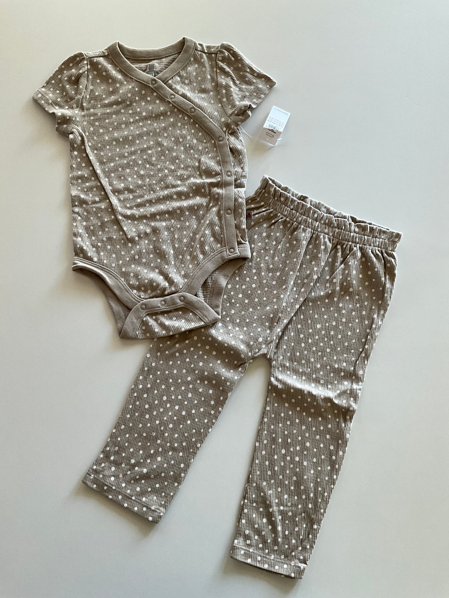 BNWT 2pc Taupe Polka Dot Set