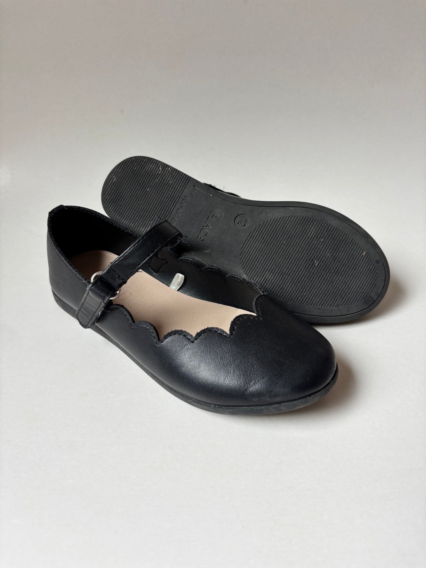 Black Scalloped Ballet Flats