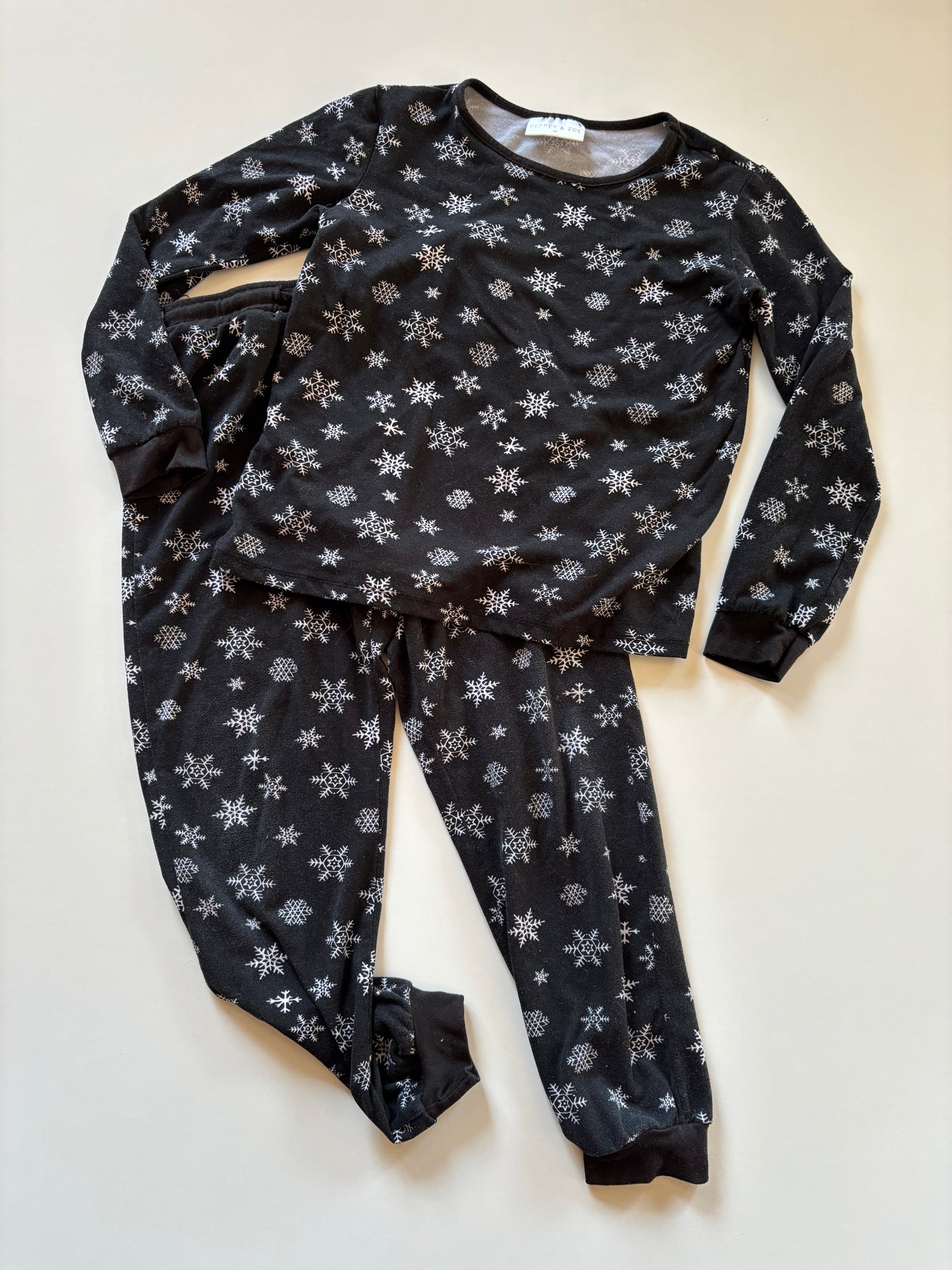 2pc Black & White Snowflake Pajamas