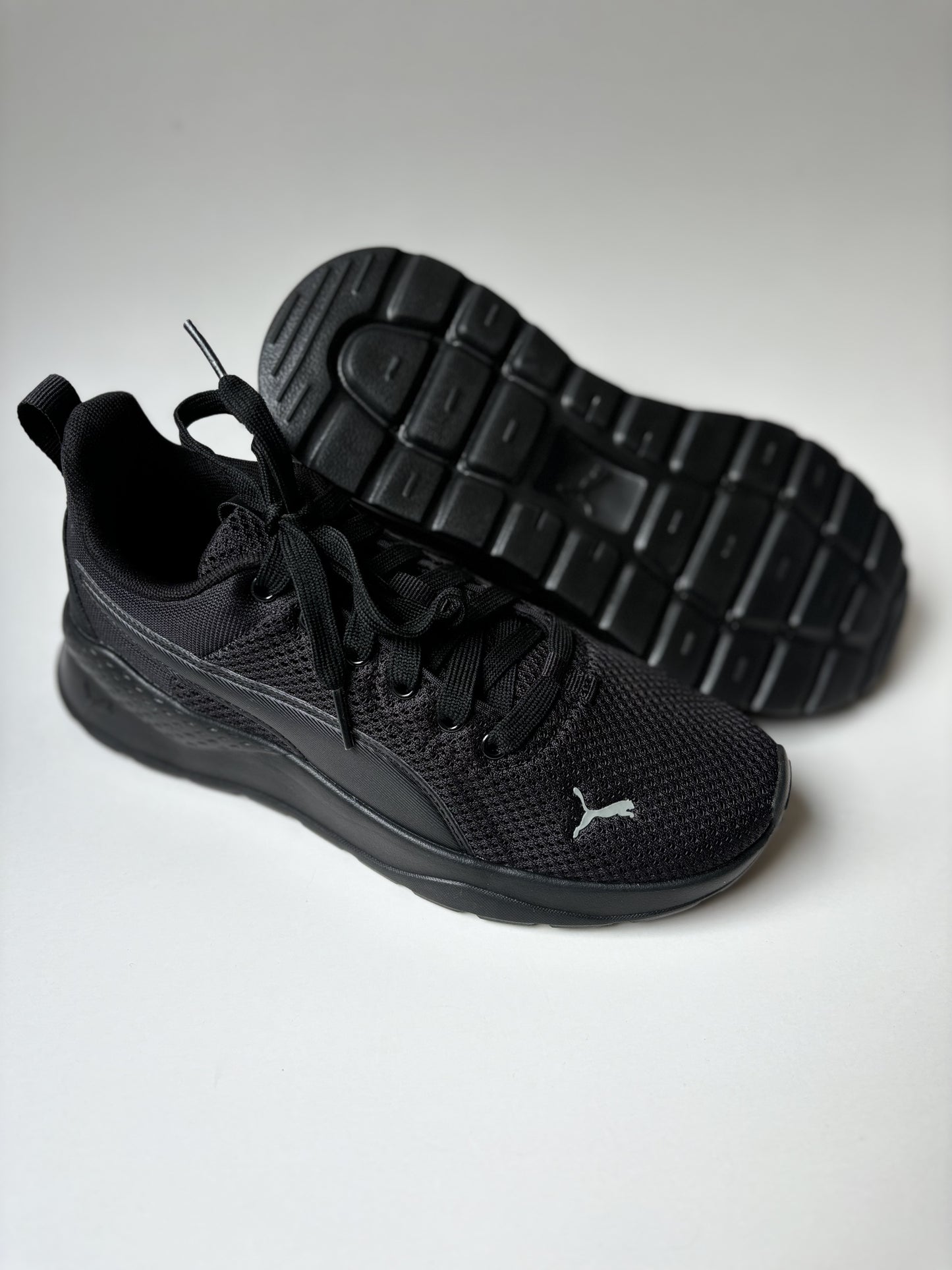 BNIB Puma Anzarun Sneakers