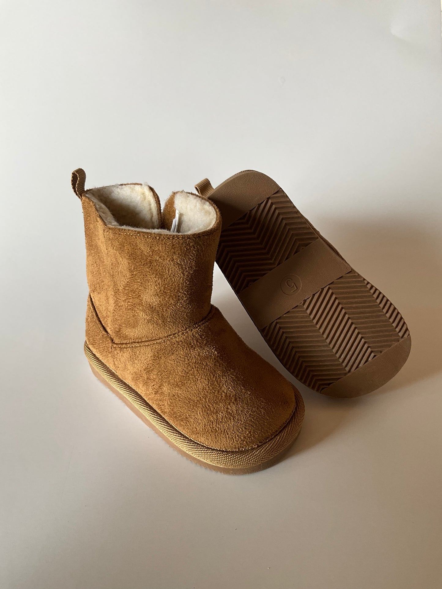 BNWOT Brown Faux Uggs - size 5