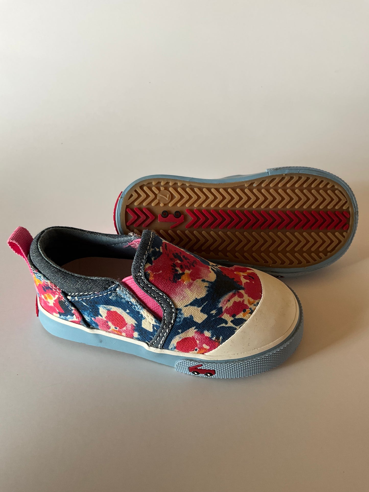 BNWOT Floral Shoes - size 6