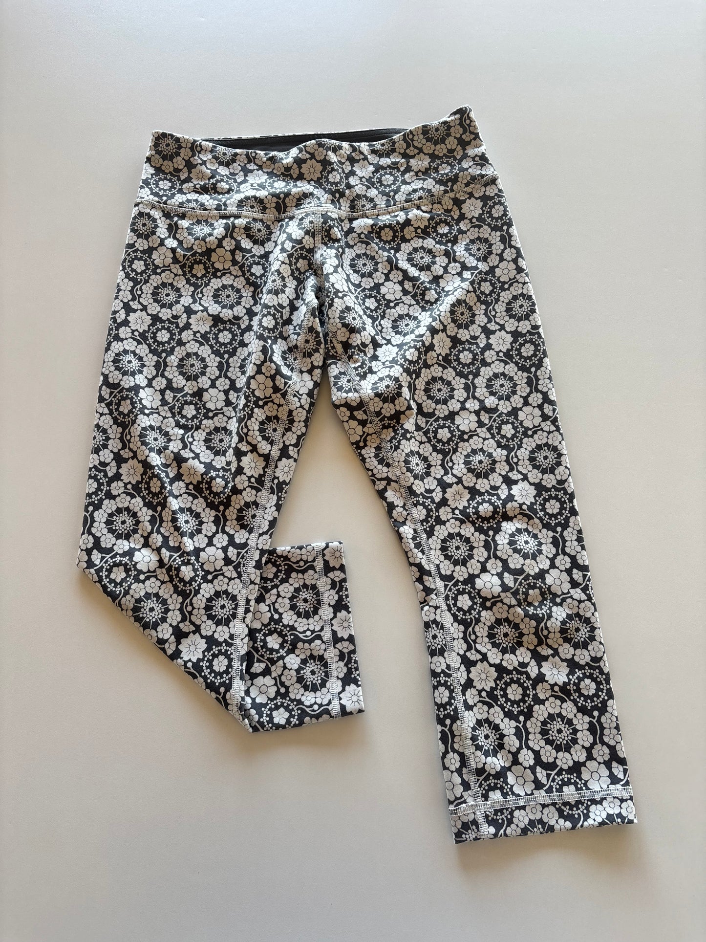 White & Grey Patterned Lululemon Capris