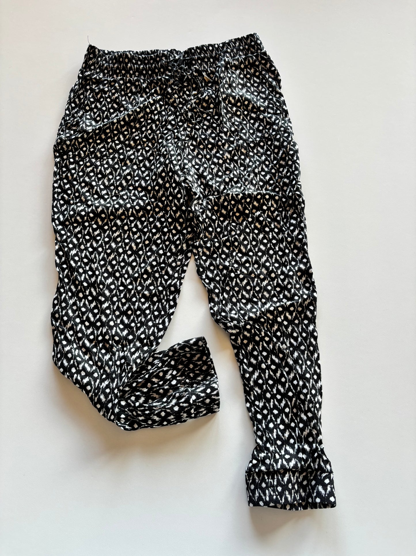 Black & White Lightweight Patterned Capris