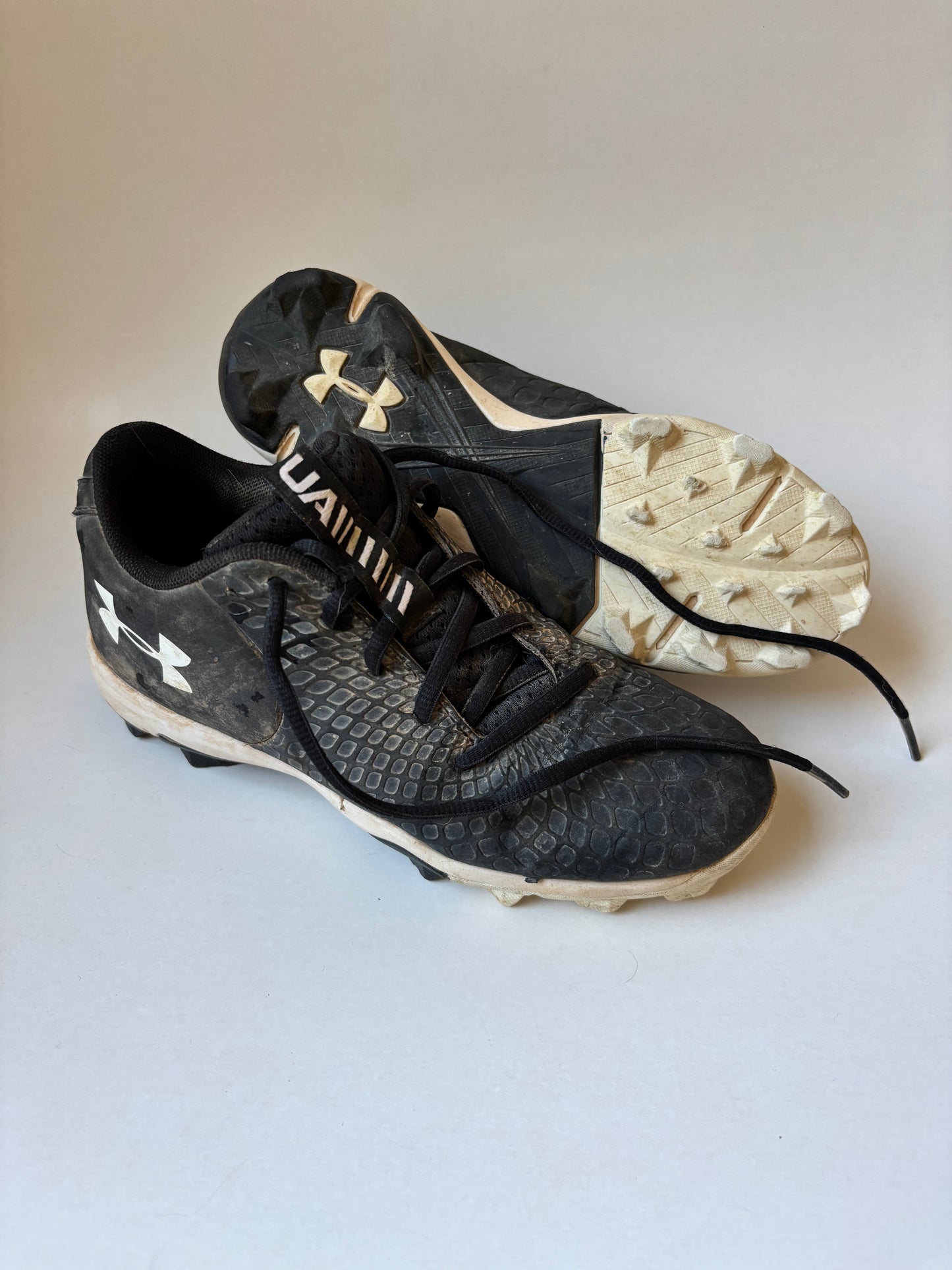 Black & White UA CLeats