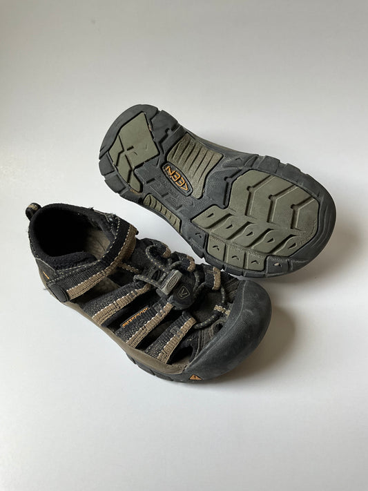 Black & Tan Keen Sandals
