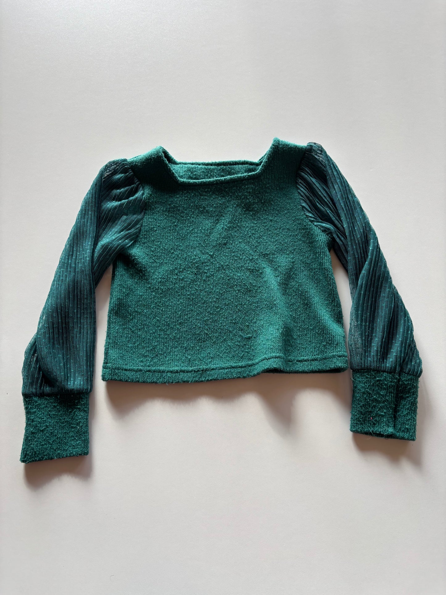 Green Cropped Sweater with Lace Sleeves