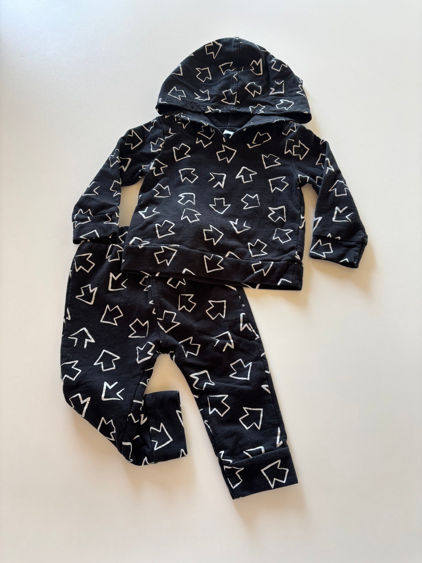 2pc Black Arrows Set