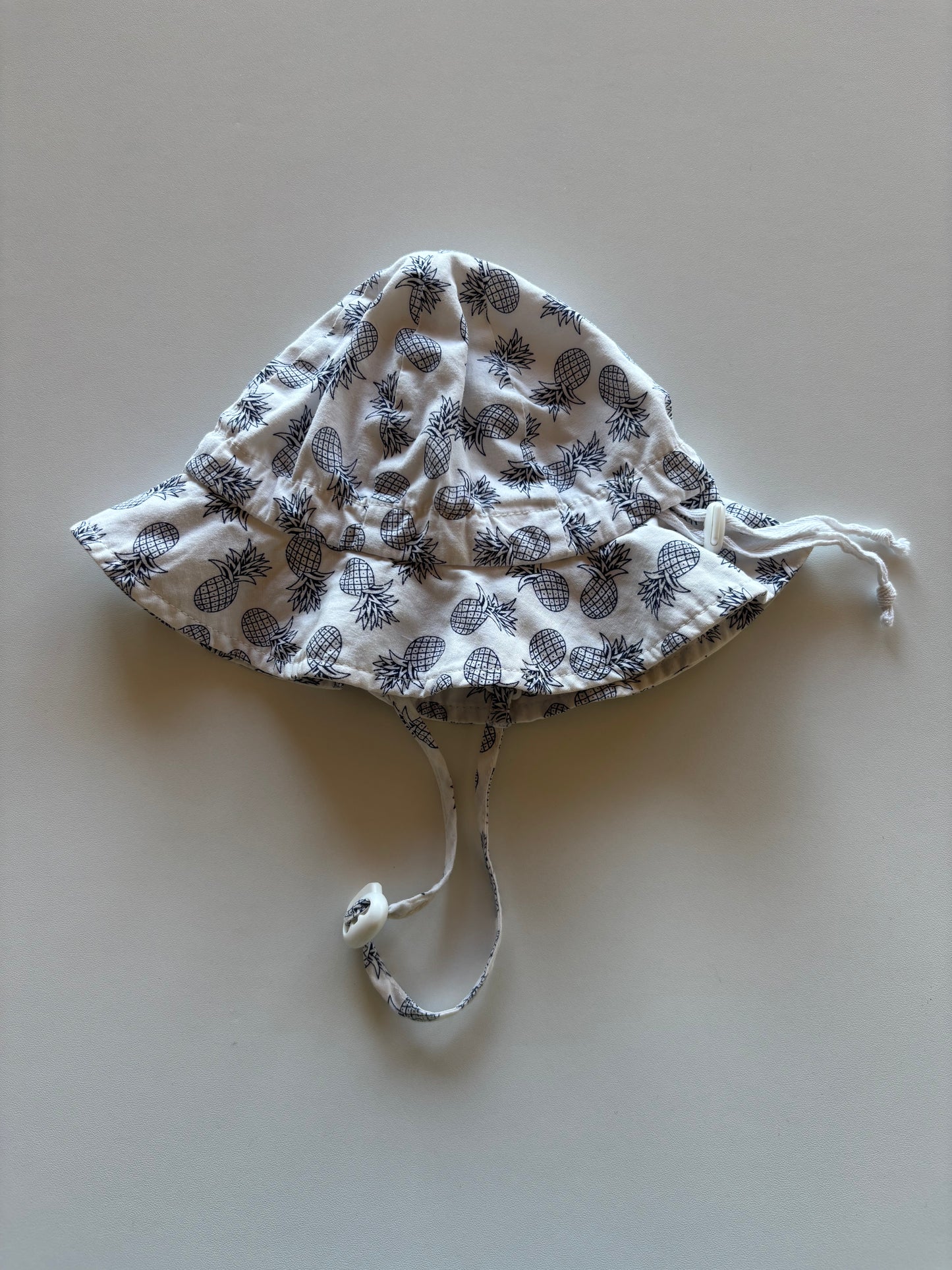 White & Navy Pineapple Sun Hat