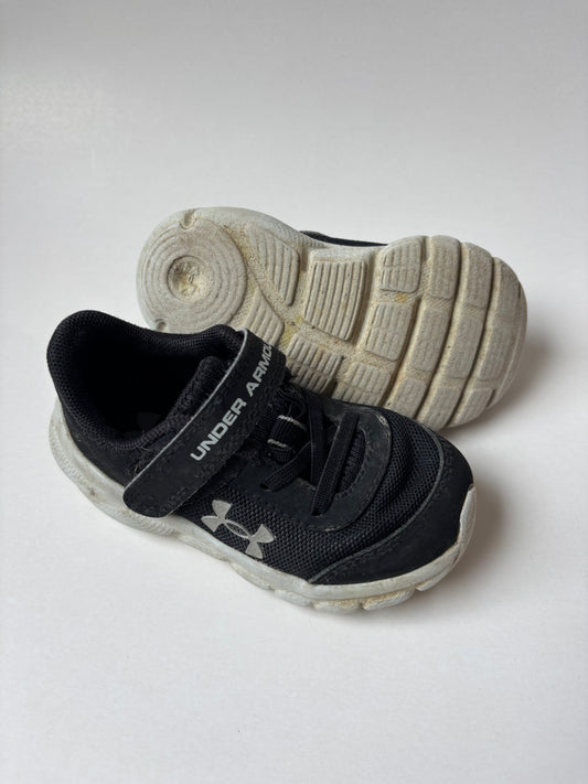 Black UA Runners