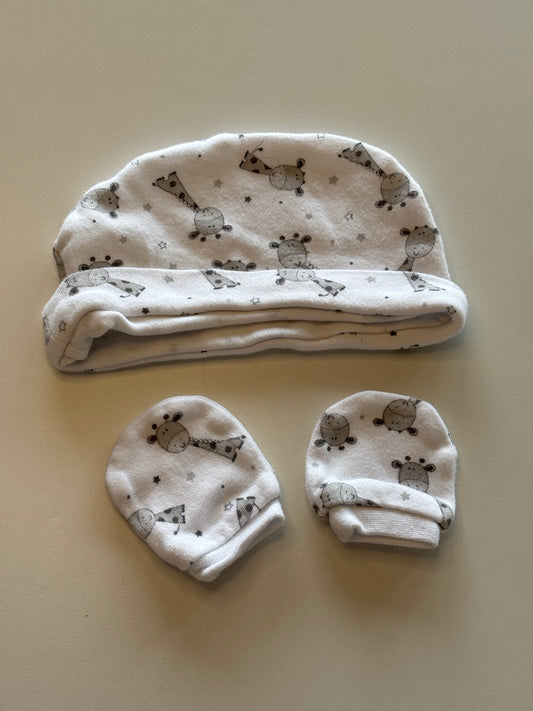 3pc Grey Giraffe Cap & Mitts Set