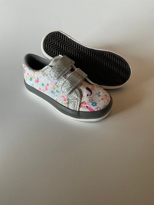 BNWOT White & Silver Mermaid Shoes - size 6