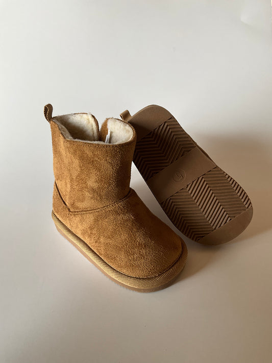 BNWOT Brown Faux Uggs - size 5