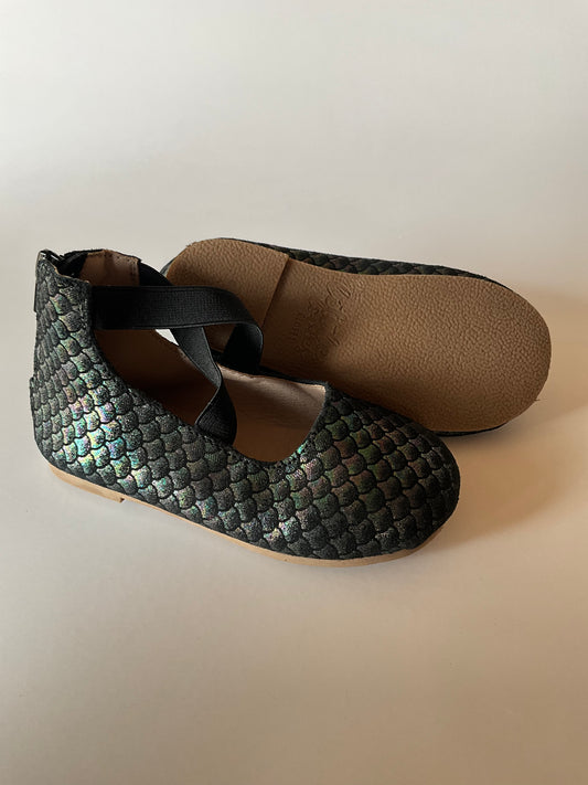 BNWOT Shimmery Scales Ballerina Flats - size 8