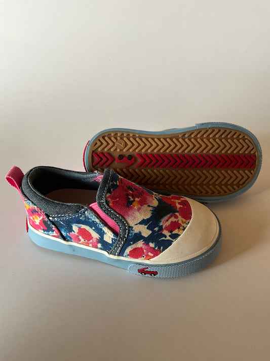 BNWOT Floral Shoes - size 6