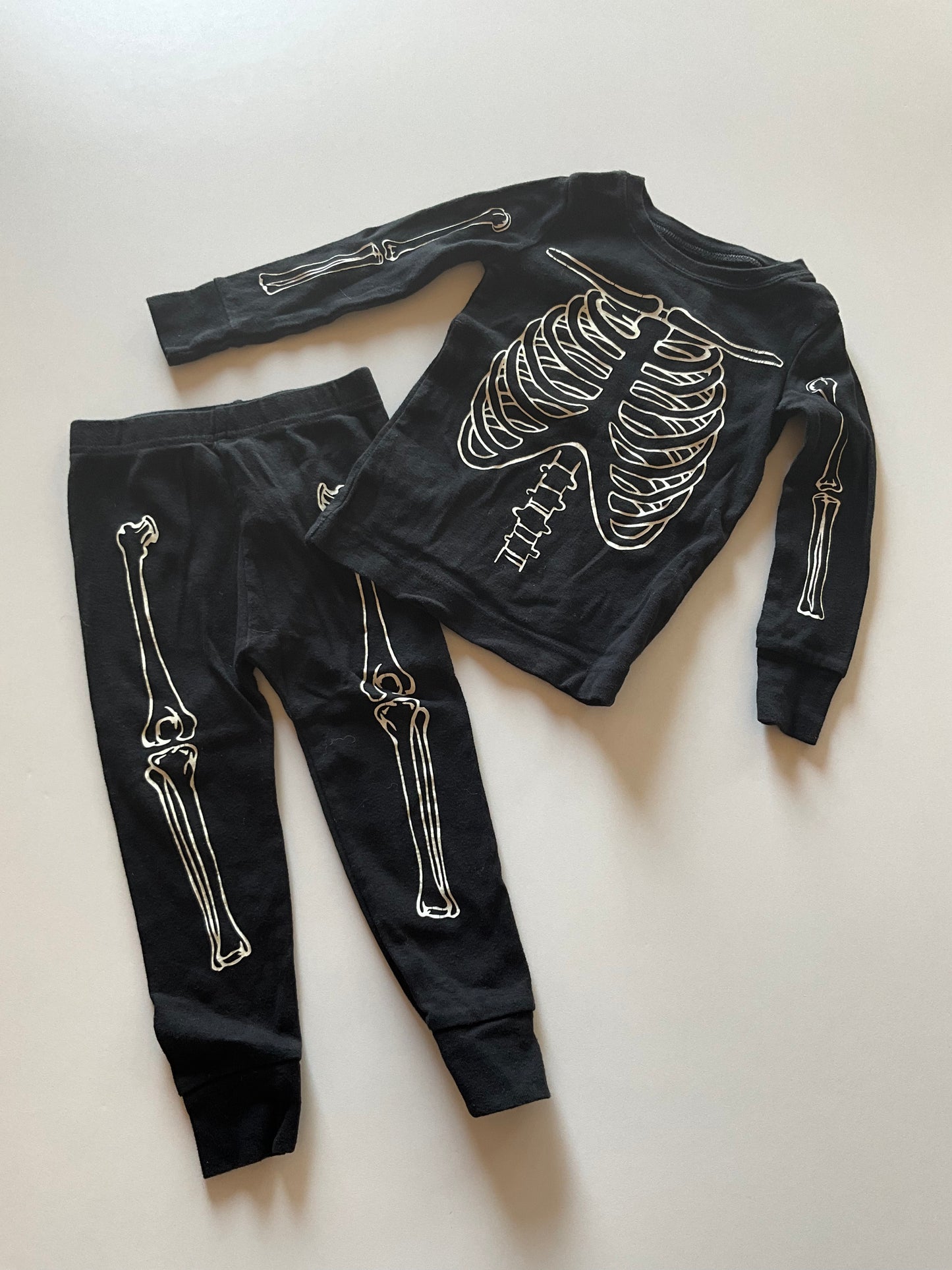 2pc Black Glow in the Dark Skeleton Pajamas
