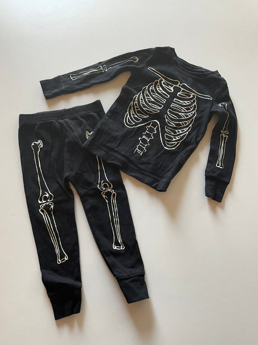 2pc Black Glow in the Dark Skeleton Pajamas