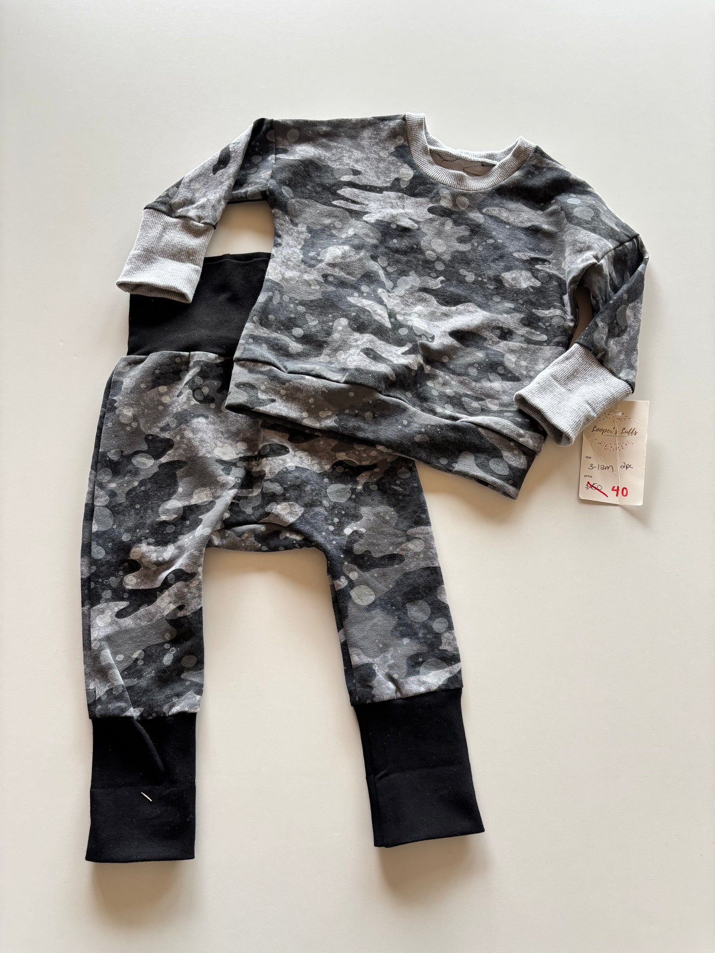 BNWT 2pc Grey Splatter Camo Set
