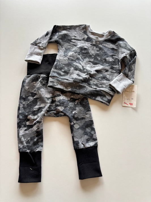 BNWT 2pc Grey Splatter Camo Set
