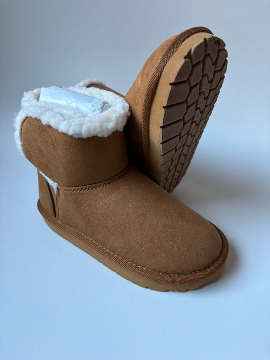 BNWT Brown Sherpa Booties