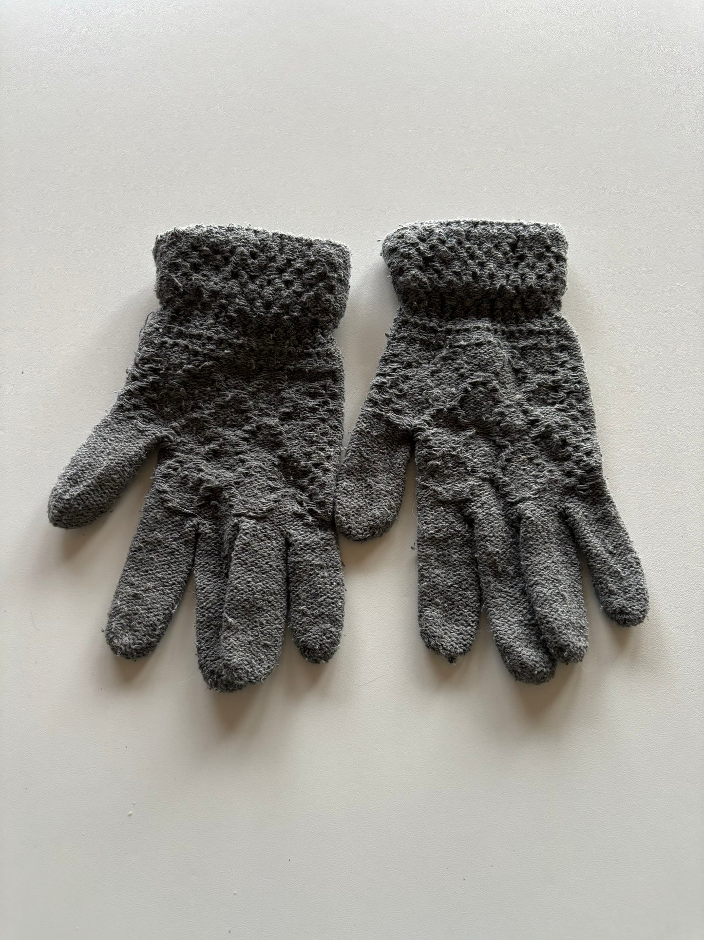 Grey Textured Gloves