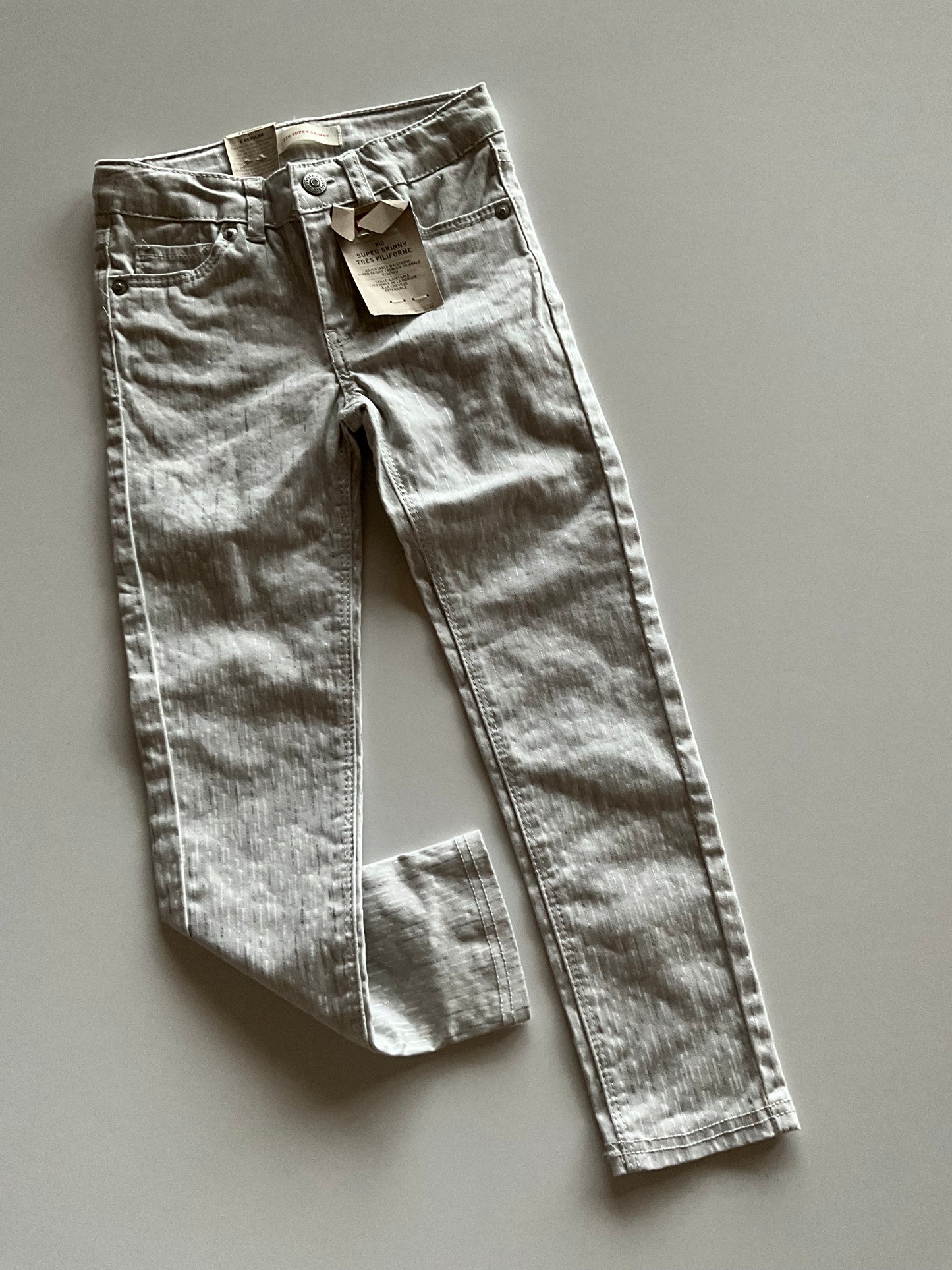 BNWT Shiny Silver Levi's