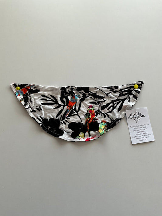 BNWT Round Bird Drool Bib
