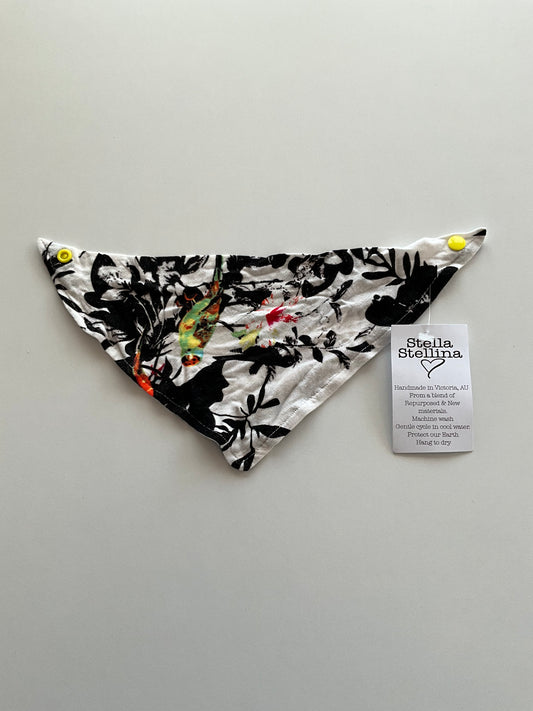 BNWT Pointed Birds Drool Bib