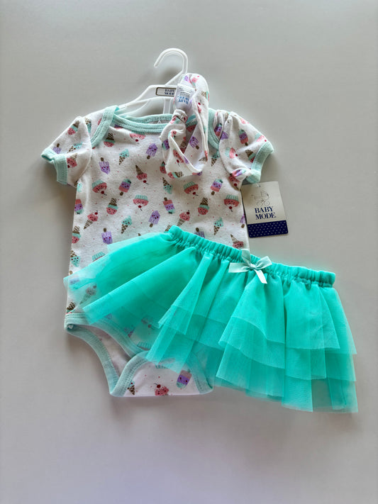 BNWT 3pc Cupcake Set