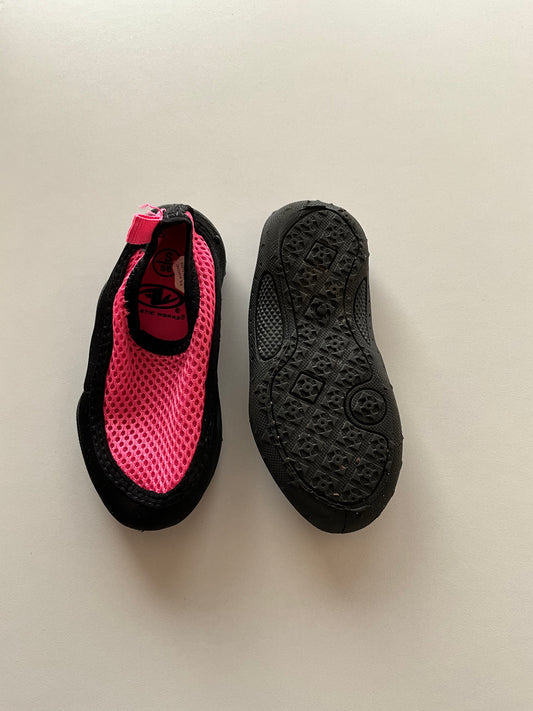 Water Shoes - size 5/6
