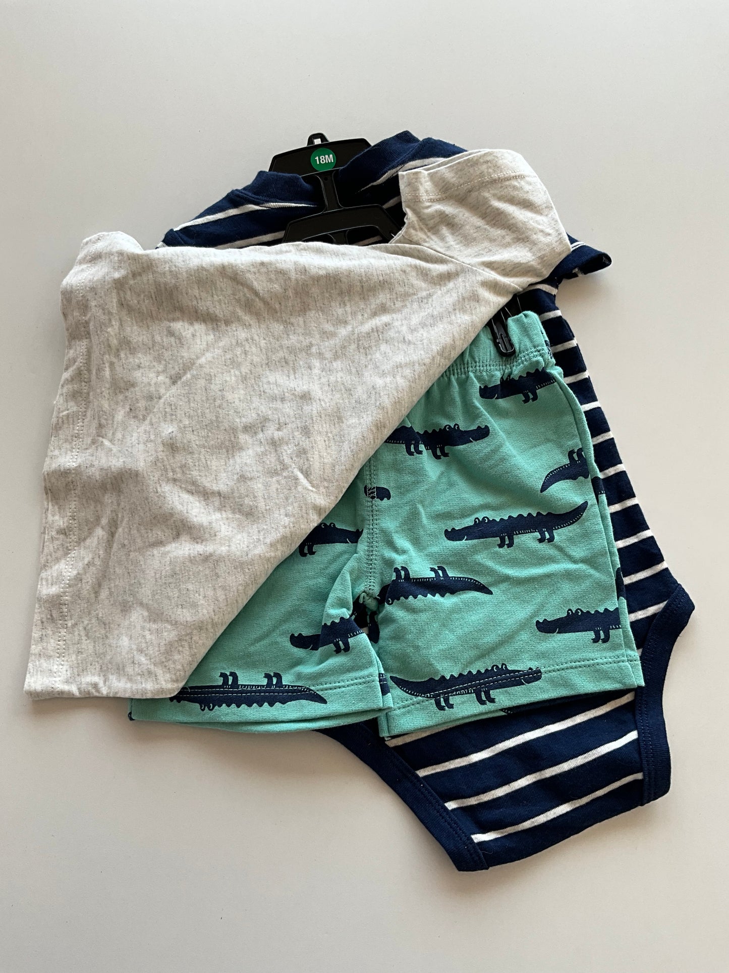 BNWT 3pc Alligator Set