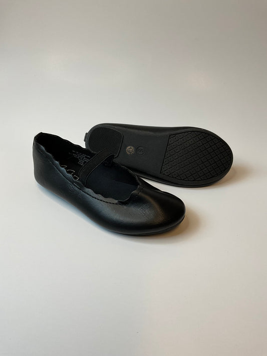 Black Scalloped Edge Shoe - size 9